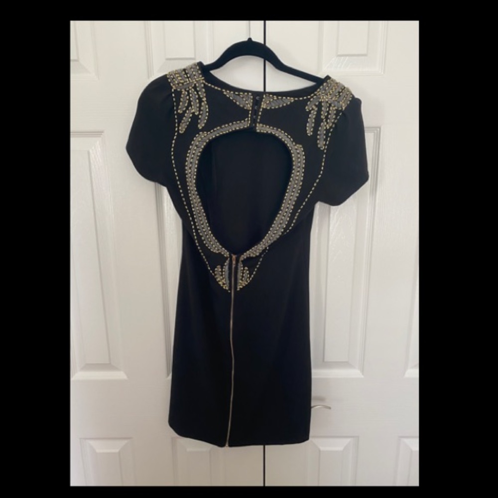 Black dress with open back & silver/gold decal - Picture 1 of 2